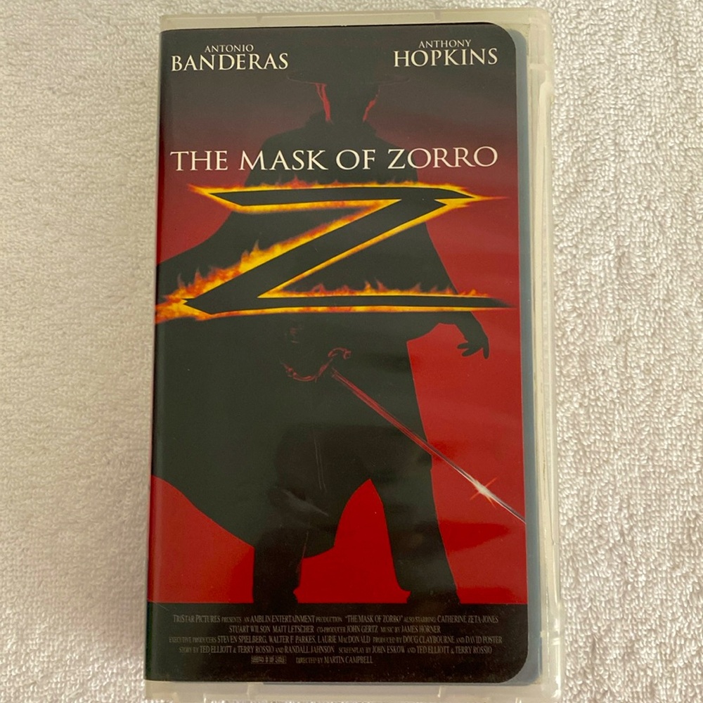 THE MASK OF ZORRO Vintage 90s VHS Tape Hollywood Video Clamshell